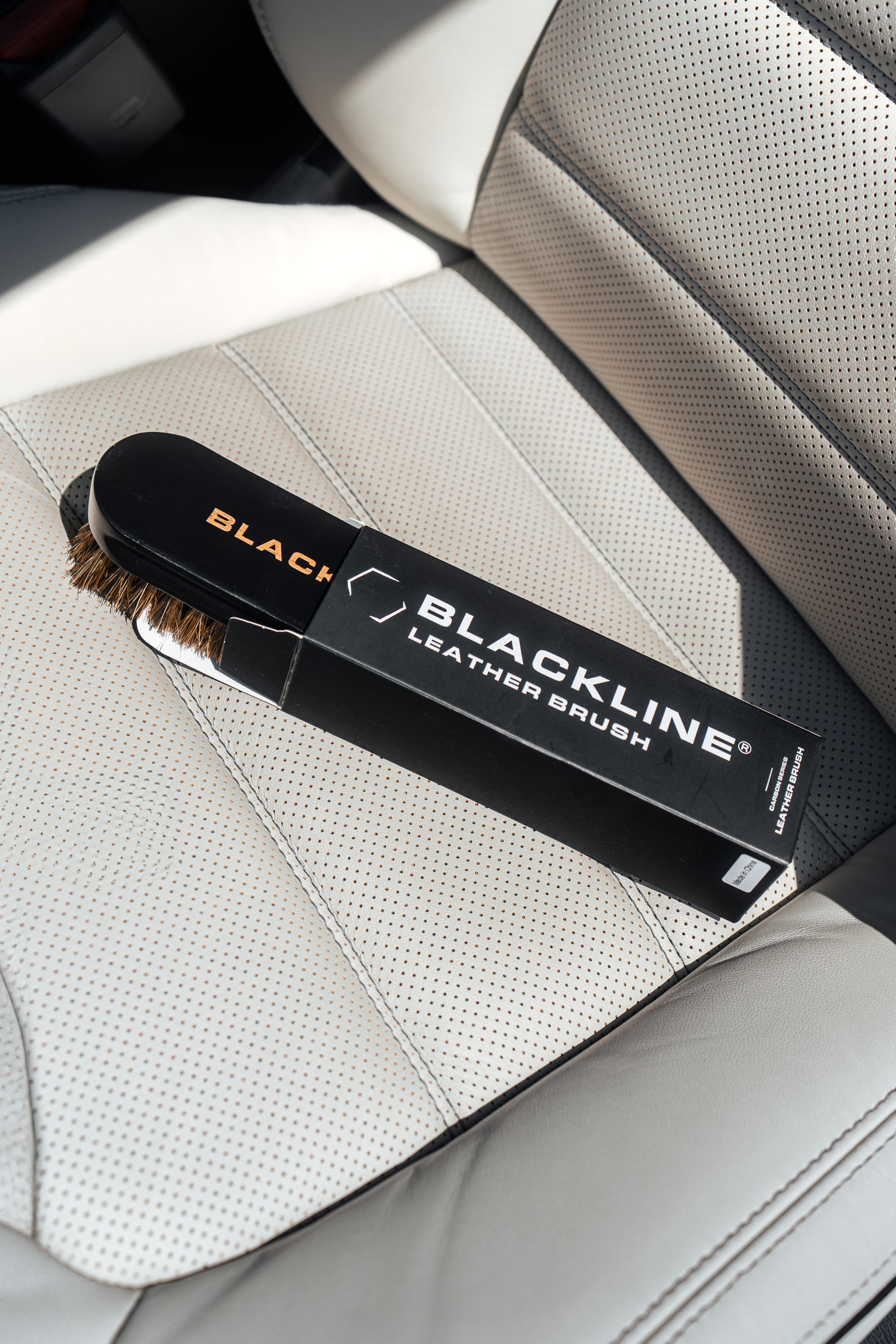 BLACKLINE® Leather Brush